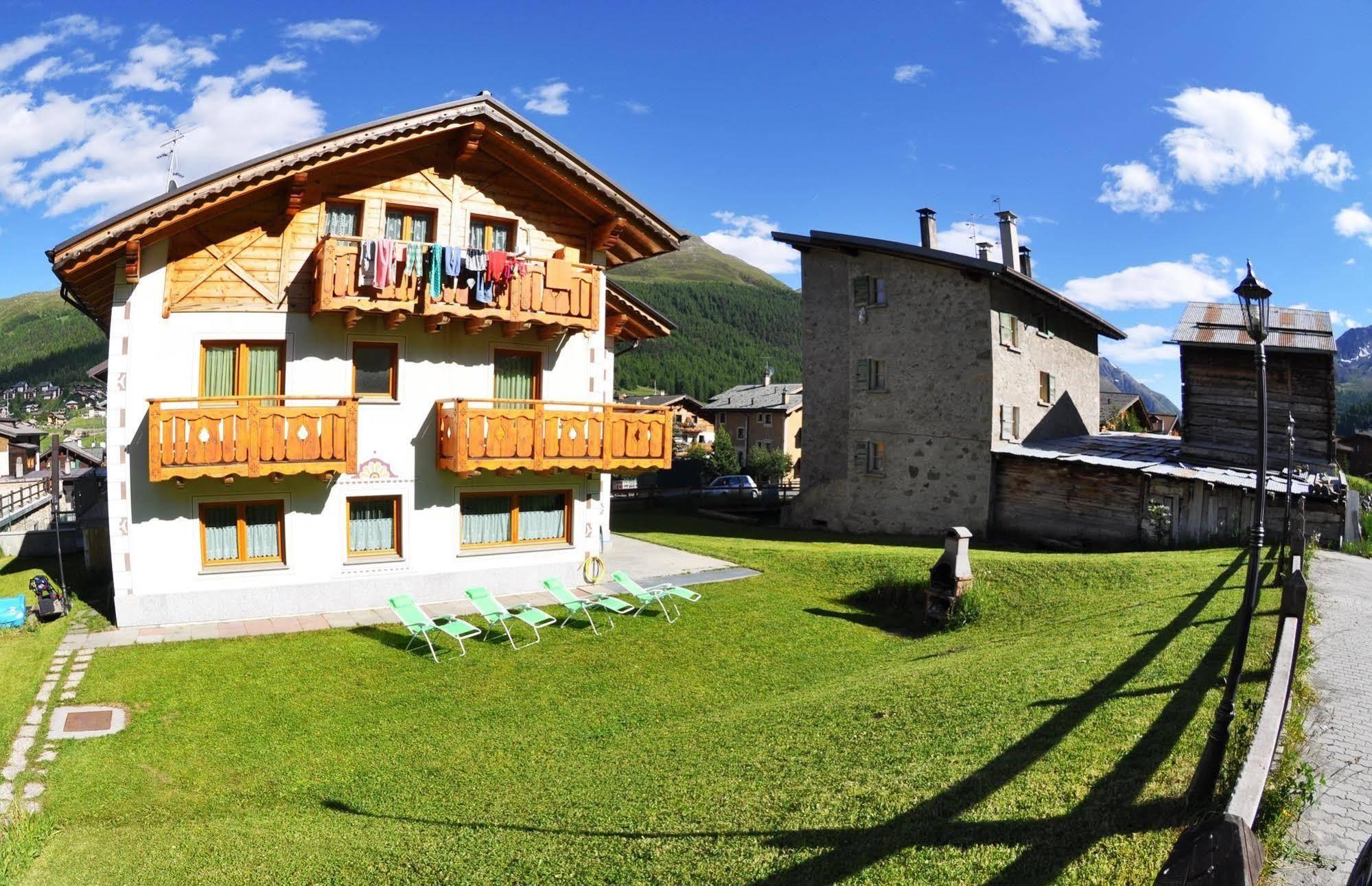Alpen Royal By Livigno Accomodation Exterior photo