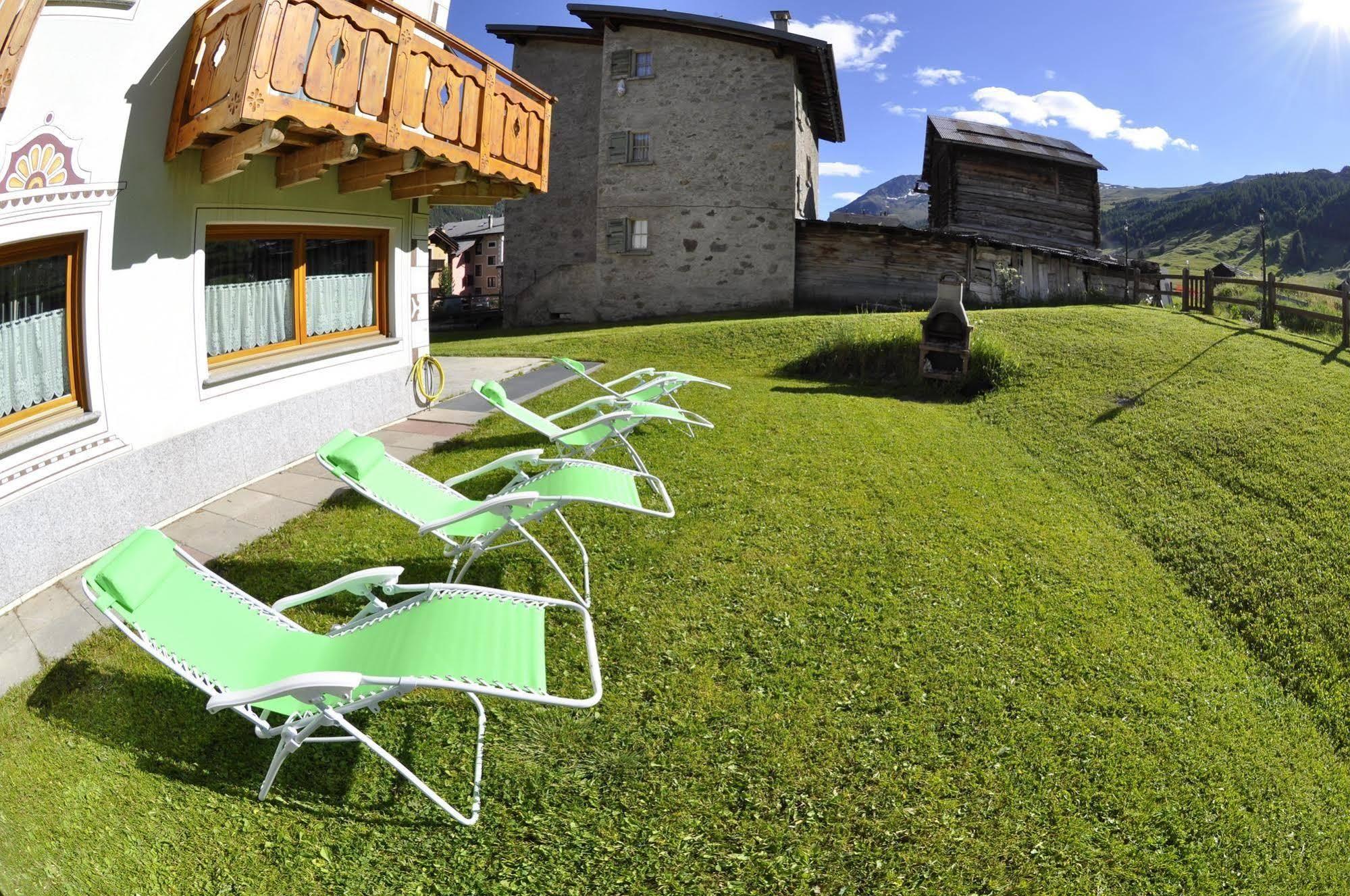 Alpen Royal By Livigno Accomodation Exterior photo